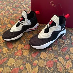 Nike Mens Lebron Soldier XIV 14 Basketball Shoes Black White Red EUC with box